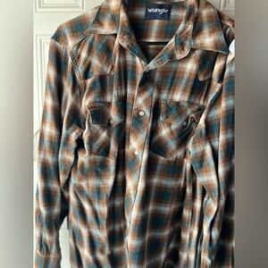 Men’s Western Wrangler Plaid Button-Up Shirt